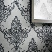 292000 Luxusná vinylová zámocká tapeta na stenu Arthouse Ambiente farba Vintage Valdina Black/White, veľkosť 10,05 m x 53 cm